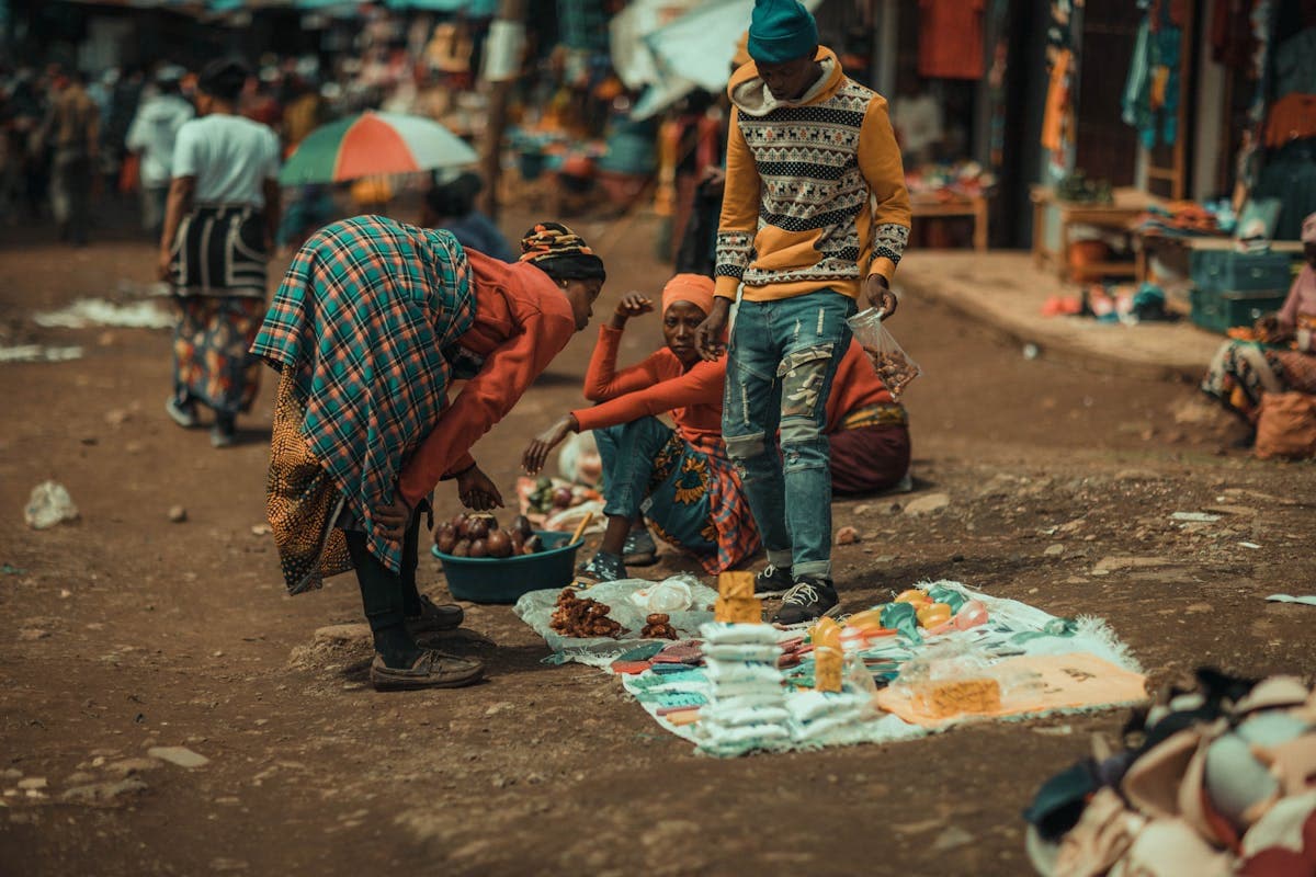 Un marché animé au Cameroun — l'économie informelle en action