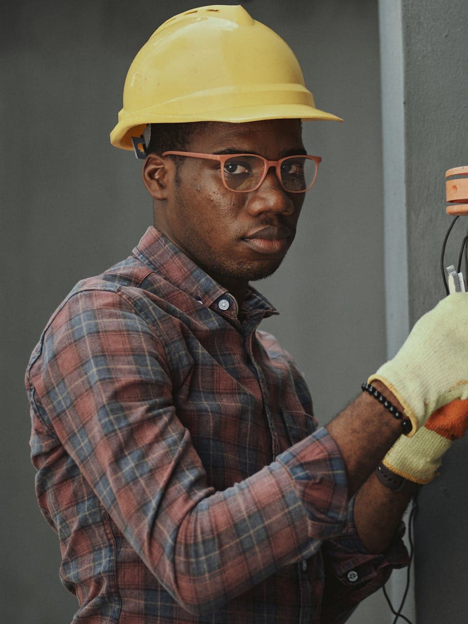 Cameroonian worker in Douala